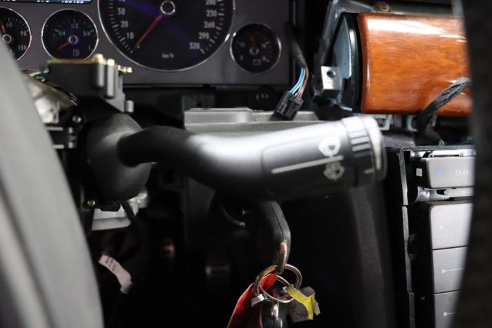 Volkswagen Phaeton 6.0 W12 48V 4Motion Sloopvoertuig (2002, Metallic, Zwart)