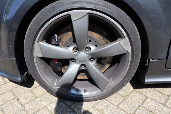 Audi TT 2.5 RS Turbo 20V Quattro Sloopvoertuig (2009, Metallic, Zilvergrijs)