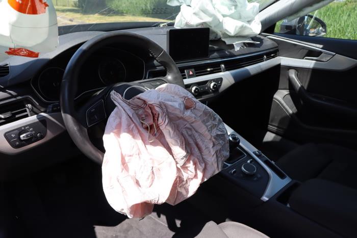 Audi A4 2.0 TDI Ultra 16V Sloopvoertuig (2018, Metallic, Zilvergrijs)