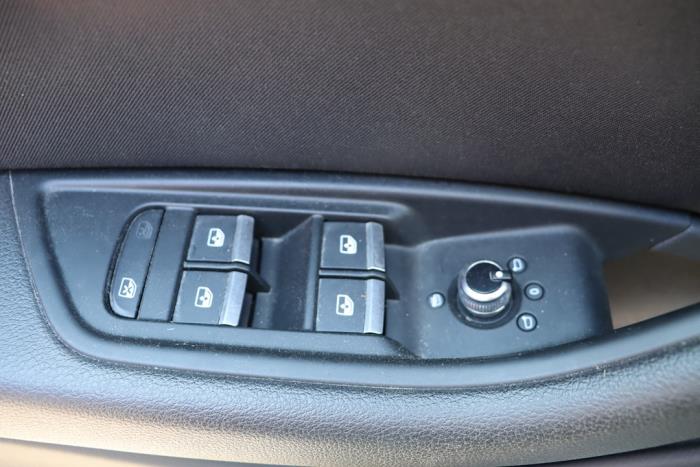 Audi A4 2.0 TDI Ultra 16V Sloopvoertuig (2018, Metallic, Zilvergrijs)