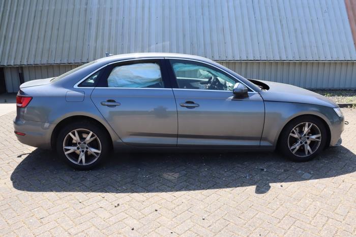 Audi A4 2.0 TDI Ultra 16V Sloopvoertuig (2018, Metallic, Zilvergrijs)