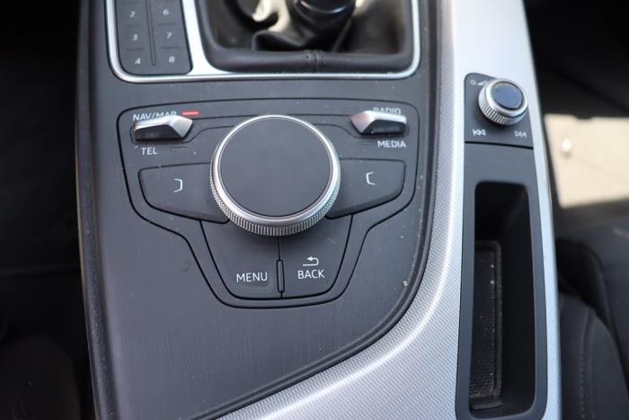 Audi A4 2.0 TDI Ultra 16V Sloopvoertuig (2018, Metallic, Zilvergrijs)