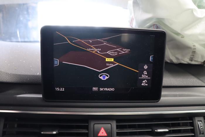 Audi A4 2.0 TDI Ultra 16V Sloopvoertuig (2018, Metallic, Zilvergrijs)