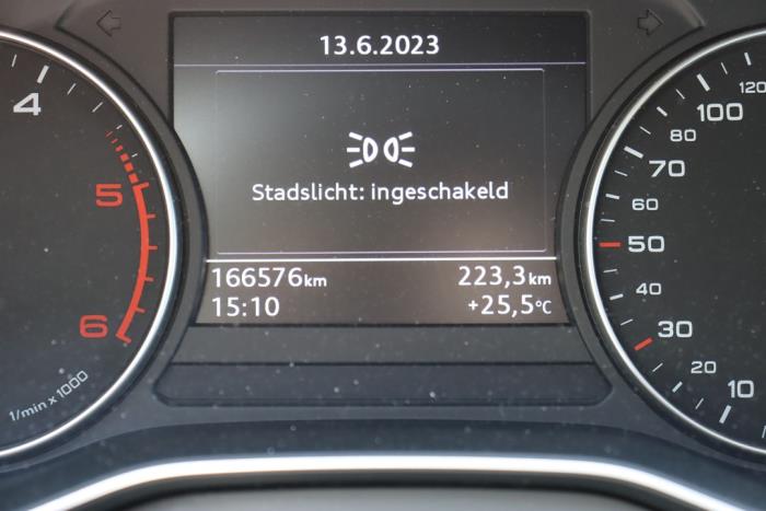 Audi A4 2.0 TDI Ultra 16V Sloopvoertuig (2018, Metallic, Zilvergrijs)