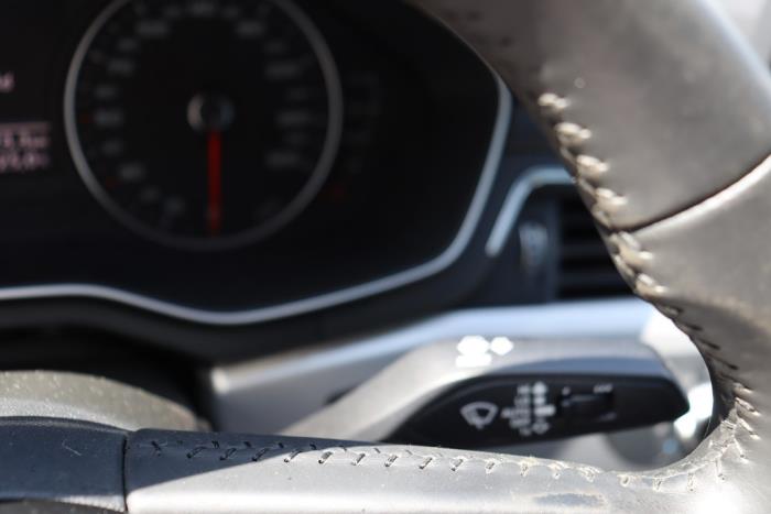 Audi A4 2.0 TDI Ultra 16V Sloopvoertuig (2018, Metallic, Zilvergrijs)