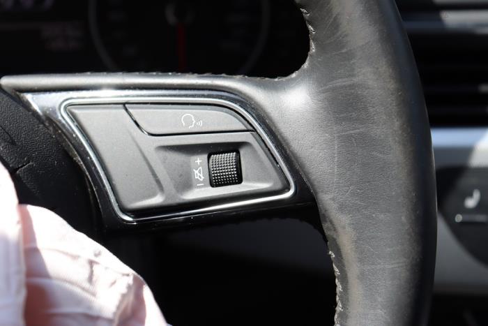 Audi A4 2.0 TDI Ultra 16V Sloopvoertuig (2018, Metallic, Zilvergrijs)