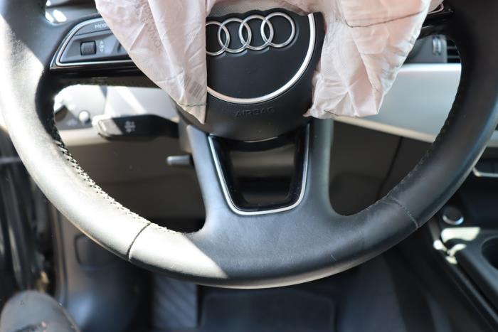 Audi A4 2.0 TDI Ultra 16V Sloopvoertuig (2018, Metallic, Zilvergrijs)