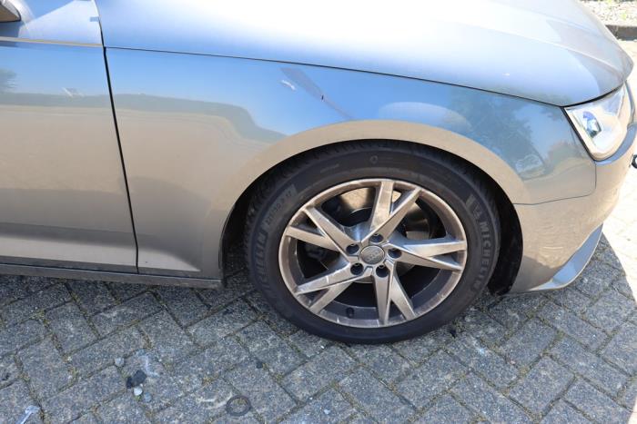 Audi A4 2.0 TDI Ultra 16V Sloopvoertuig (2018, Metallic, Zilvergrijs)