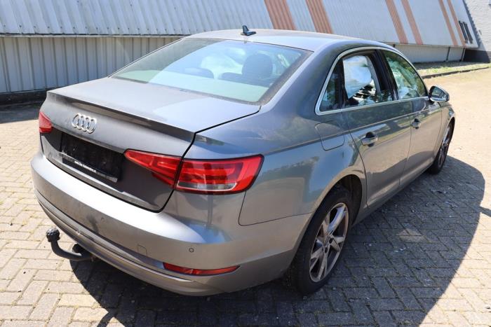 Audi A4 2.0 TDI Ultra 16V Sloopvoertuig (2018, Metallic, Zilvergrijs)