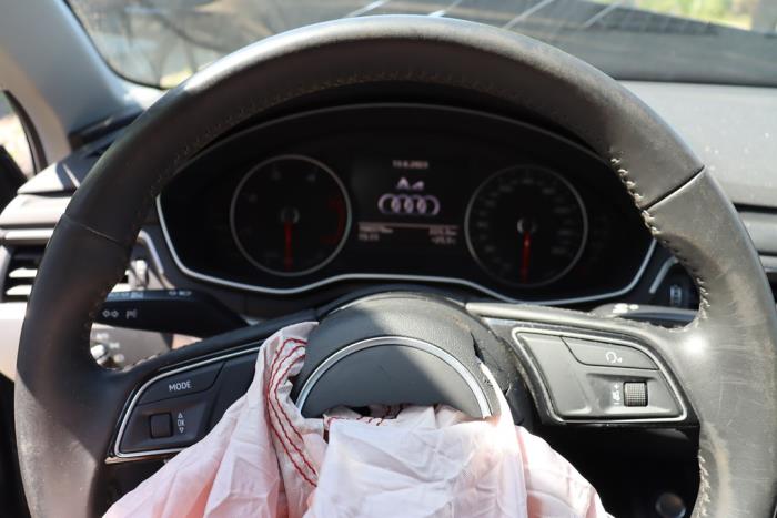 Audi A4 2.0 TDI Ultra 16V Sloopvoertuig (2018, Metallic, Zilvergrijs)