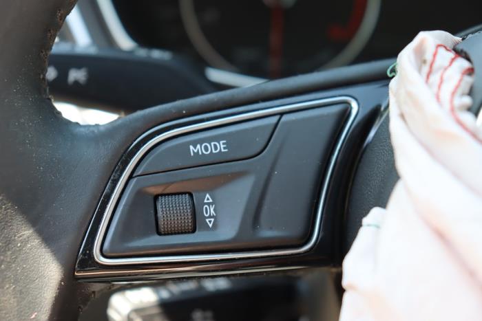 Audi A4 2.0 TDI Ultra 16V Sloopvoertuig (2018, Metallic, Zilvergrijs)