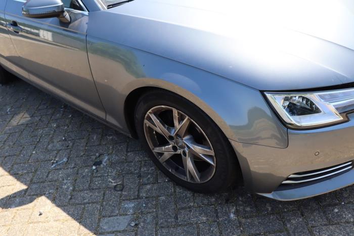 Audi A4 2.0 TDI Ultra 16V Sloopvoertuig (2018, Metallic, Zilvergrijs)
