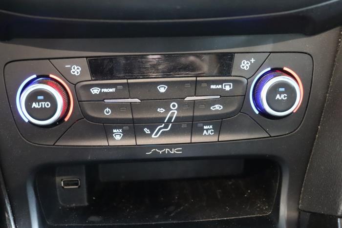 Ford Focus 3 Wagon 1.0 Ti-VCT EcoBoost 12V 125 Sloopvoertuig (2015, Grijs)