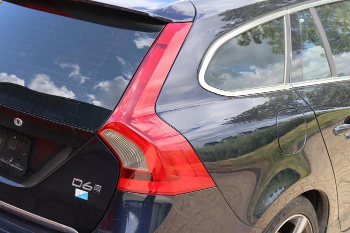 Volvo V60 I 2.4 D6 20V AWD Twin Engine Plug-in Hybrid Sloopvoertuig (2015, Metallic, Blauw)