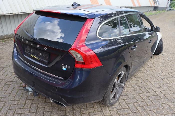 Volvo V60 I 2.4 D6 20V AWD Twin Engine Plug-in Hybrid Sloopvoertuig (2015, Metallic, Blauw)