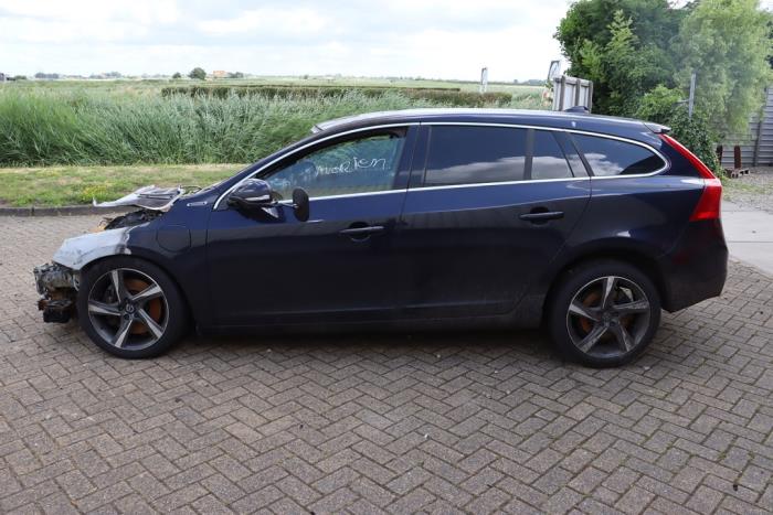 Volvo V60 I 2.4 D6 20V AWD Twin Engine Plug-in Hybrid Sloopvoertuig (2015, Metallic, Blauw)