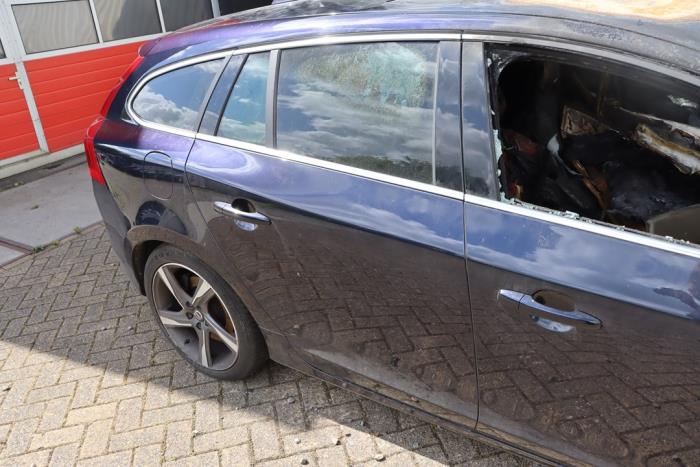 Volvo V60 I 2.4 D6 20V AWD Twin Engine Plug-in Hybrid Sloopvoertuig (2015, Metallic, Blauw)