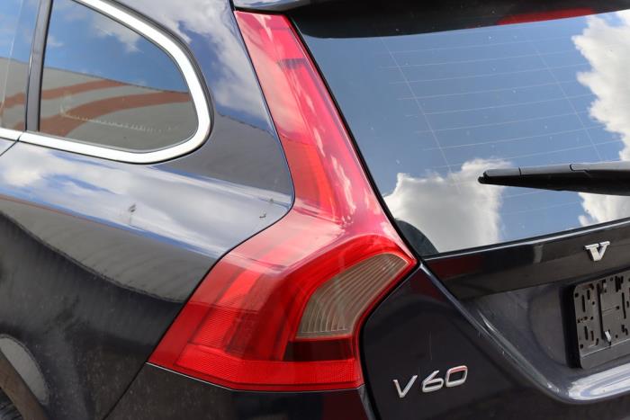 Volvo V60 I 2.4 D6 20V AWD Twin Engine Plug-in Hybrid Sloopvoertuig (2015, Metallic, Blauw)