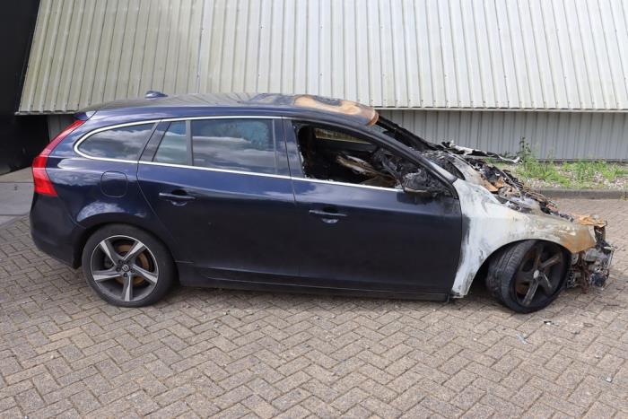 Volvo V60 I 2.4 D6 20V AWD Twin Engine Plug-in Hybrid Sloopvoertuig (2015, Metallic, Blauw)