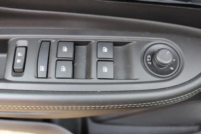 Opel Mokka/Mokka X X 1.4 Turbo 16V 4x2 Sloopvoertuig (2017, Grijs)