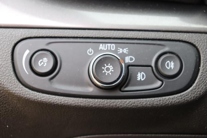 Opel Mokka/Mokka X X 1.4 Turbo 16V 4x2 Sloopvoertuig (2017, Grijs)