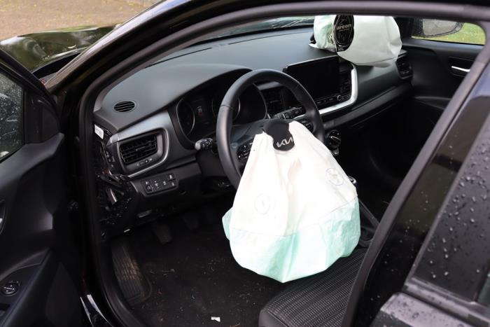 Kia Stonic 1.0i T-GDi 12V Eco-Dynamics+ Sloopvoertuig (2023, Zwart)