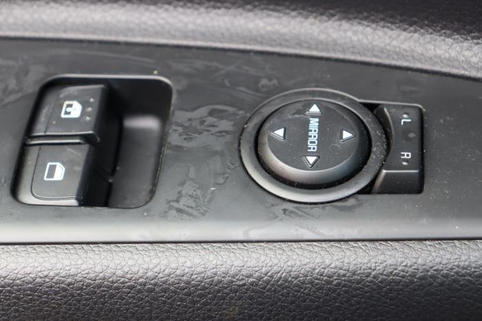 Kia Stonic 1.0i T-GDi 12V Eco-Dynamics+ Sloopvoertuig (2023, Zwart)