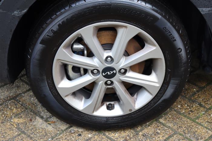 Kia Stonic 1.0i T-GDi 12V Eco-Dynamics+ Sloopvoertuig (2023, Zwart)