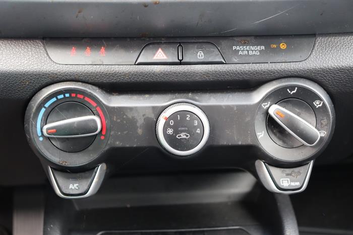 Kia Stonic 1.0i T-GDi 12V Eco-Dynamics+ Sloopvoertuig (2023, Zwart)