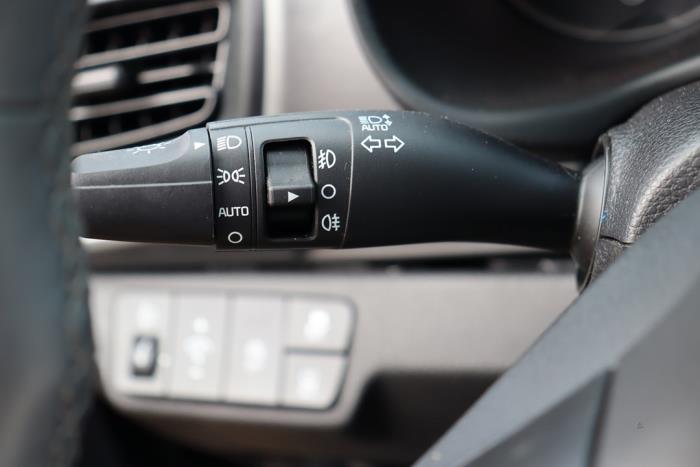 Kia Stonic 1.0i T-GDi 12V Eco-Dynamics+ Sloopvoertuig (2023, Zwart)