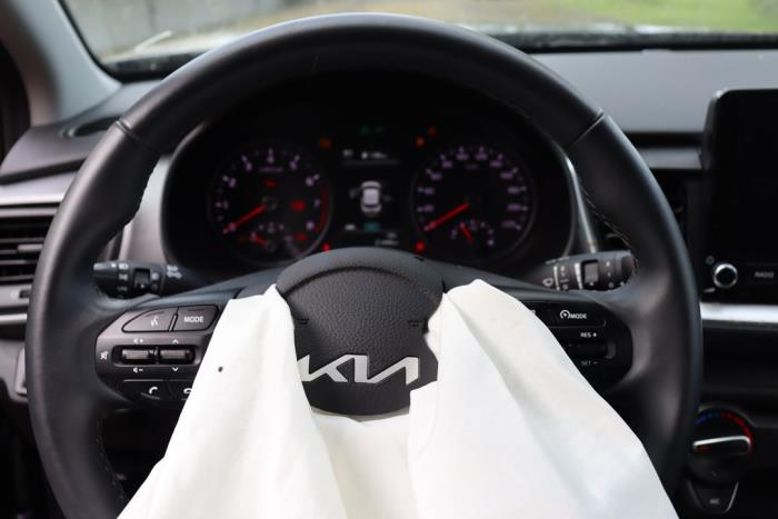 Kia Stonic 1.0i T-GDi 12V Eco-Dynamics+ Sloopvoertuig (2023, Zwart)