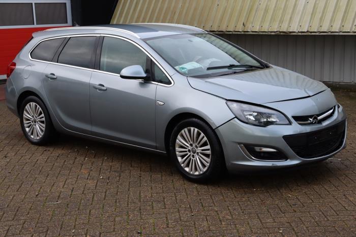 Opel Astra J Sports Tourer 1.7 CDTi 16V Sloopvoertuig (2013, Grijs)