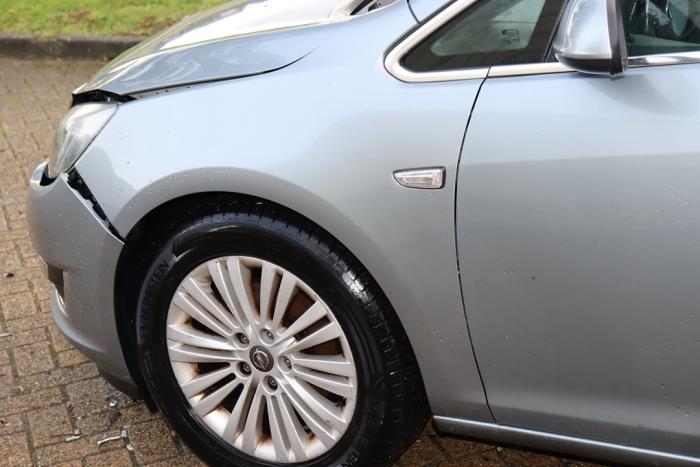 Opel Astra J Sports Tourer 1.7 CDTi 16V Sloopvoertuig (2013, Grijs)