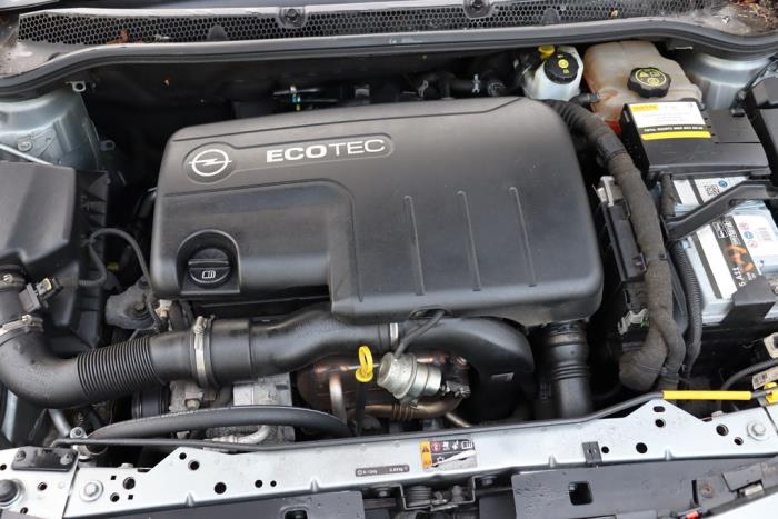 Opel Astra J Sports Tourer 1.7 CDTi 16V Sloopvoertuig (2013, Grijs)