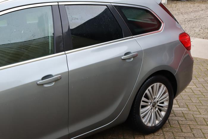 Opel Astra J Sports Tourer 1.7 CDTi 16V Sloopvoertuig (2013, Grijs)