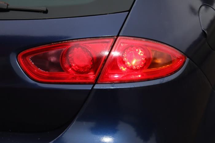 Seat Leon 1.6 TDI 16V 105 Sloopvoertuig (2010, Blauw)