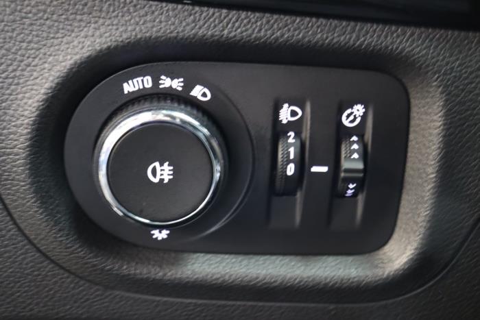 Opel Astra K 1.2 Turbo 12V Sloopvoertuig (2021, Grijs)