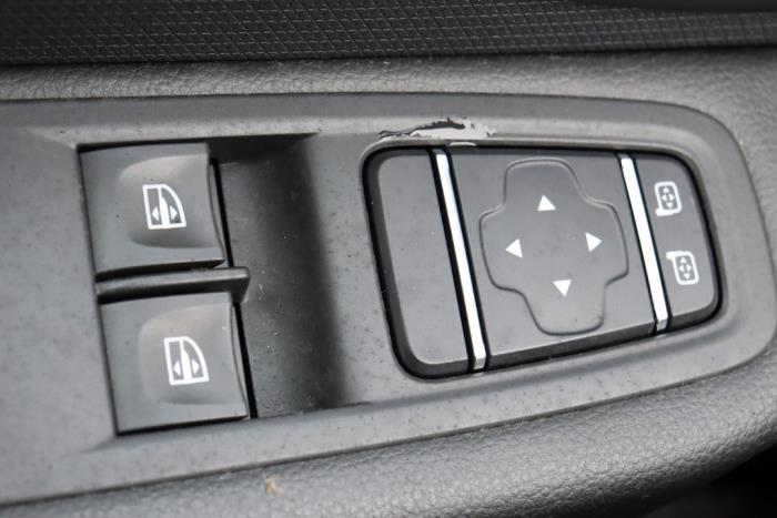 Renault Clio IV Estate/Grandtour 0.9 Energy TCE 90 12V Sloopvoertuig (2017, Rood)