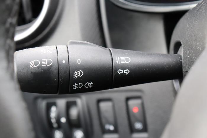 Renault Clio IV Estate/Grandtour 0.9 Energy TCE 90 12V Sloopvoertuig (2017, Rood)