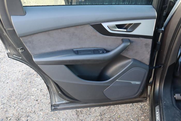 Audi Q7 3.0 TDI V6 24V e-tron plug-in hybrid Sloopvoertuig (2016, Metallic, Zilvergrijs)