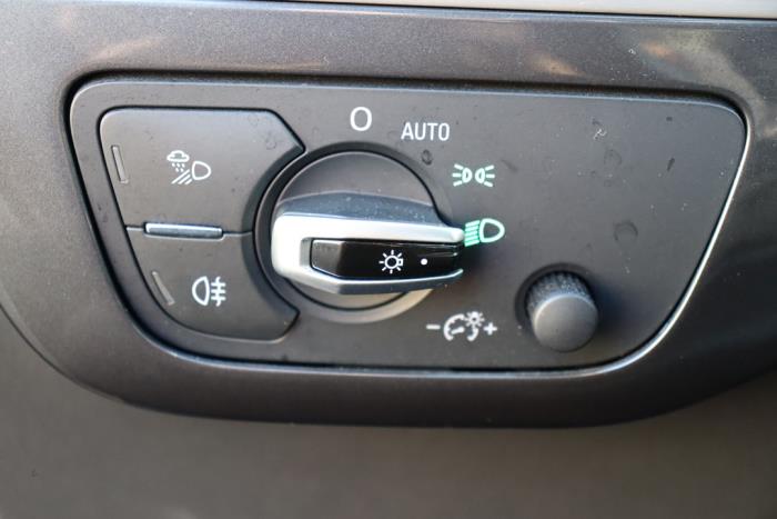 Audi Q7 3.0 TDI V6 24V e-tron plug-in hybrid Sloopvoertuig (2016, Metallic, Zilvergrijs)