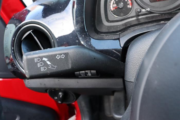 Volkswagen Up! 1.0 12V 60 Sloopvoertuig (2015, Rood)