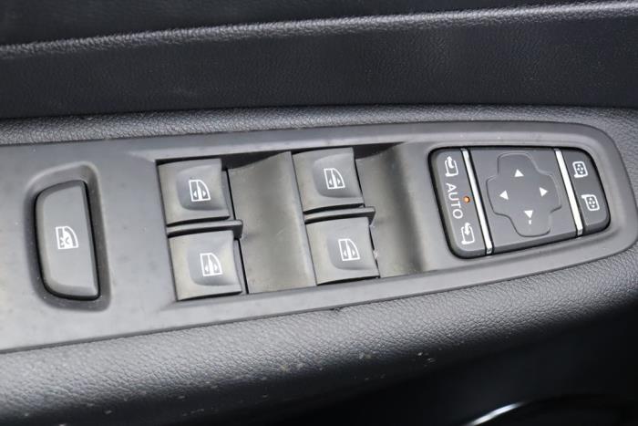 Renault Captur I 1.3 TCE 150 16V Sloopvoertuig (2019, Oranje)