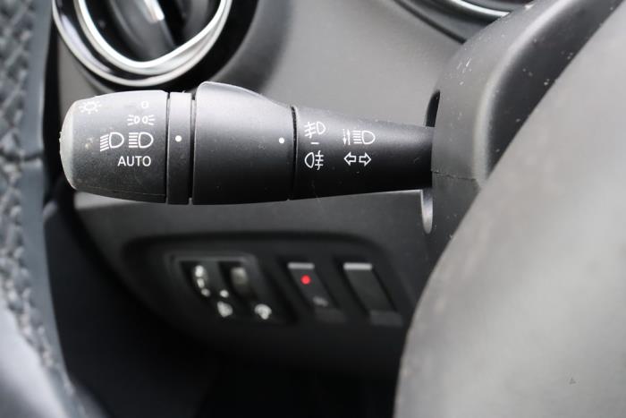 Renault Captur I 1.3 TCE 150 16V Sloopvoertuig (2019, Oranje)