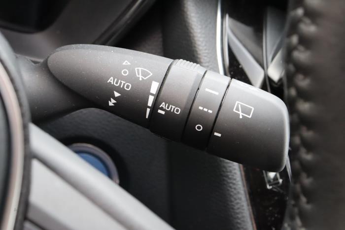 Toyota Corolla 1.8 16V Hybrid Sloopvoertuig (2022, Groen)