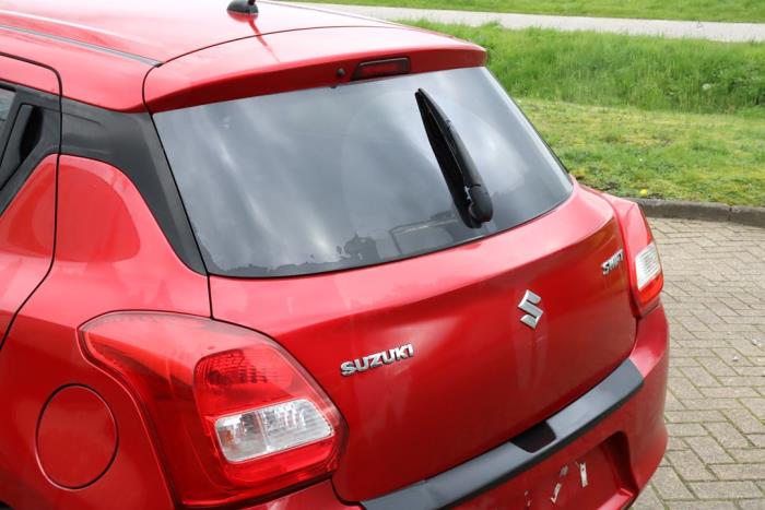 Suzuki Swift 1.2 Dual Jet 16V Sloopvoertuig (2017, Rood)