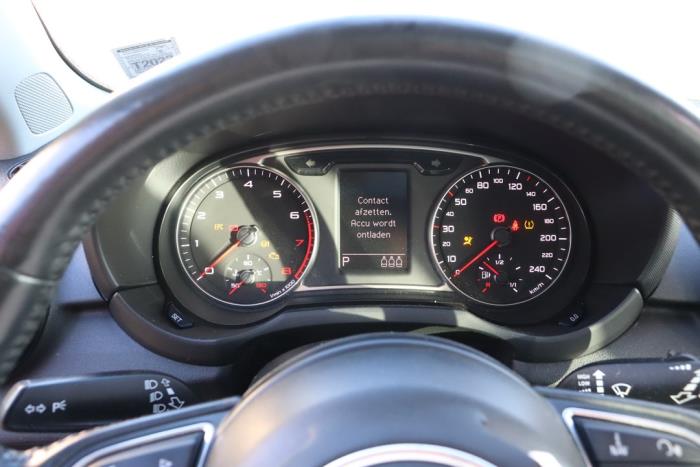 Audi A1 Sportback 1.4 TFSI 16V 122 Sloopvoertuig (2014, Zwart)