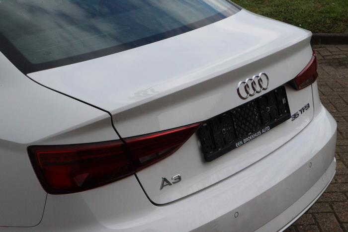 Audi A3 Limousine 1.5 35 TFSI 16V Sloopvoertuig (2019, Wit)