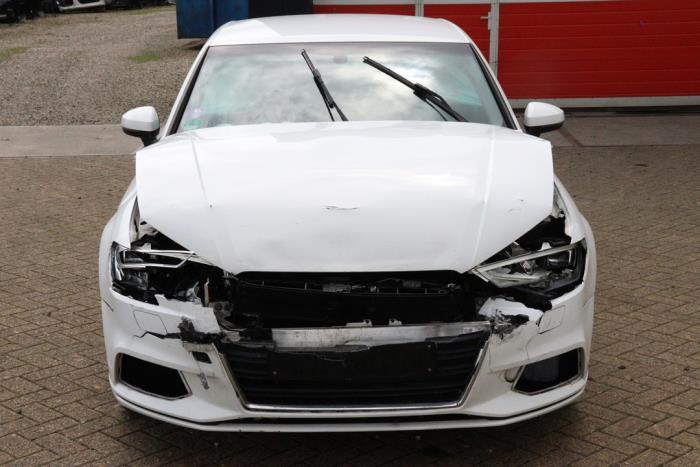 Audi A3 Limousine 1.5 35 TFSI 16V Sloopvoertuig (2019, Wit)