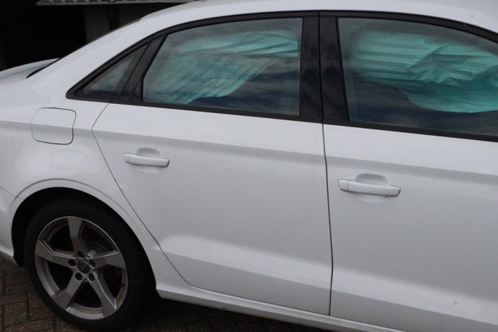 Audi A3 Limousine 1.5 35 TFSI 16V Sloopvoertuig (2019, Wit)
